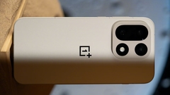 Il OnePlus 15. (Fonte: OnePlus)