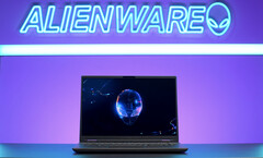 L&#039;Alienware m16 R2 combina i processori Intel Meteor Lake e le GPU NVIDIA GeForce RTX 40 series. (Fonte immagine: Dell)