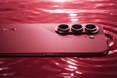 Il Tecno Camon Slim 5G è solo leggermente più spesso dell’iPhone Air, ma dispone di una batteria di capacità quasi doppia.