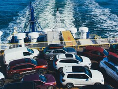 Le case automobilistiche statunitensi, come General Motors (GM), producono diversi modelli di auto offshore. (Fonte immagine: Unsplash, modificato)