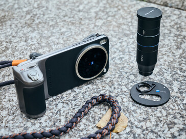 X300 Pro con il Grip Kit e il teleconvertitore (fonte: Alex Wätzel)