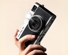 Si potrebbe essere perdonati per aver scambiato la Camp Snap CS-Pro (nella foto) per una Fuji X100VI taroccata (fonte: Camp Snap)