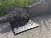 Lo ZenBook 14 OLED di AMD in apertura