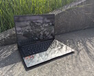 Lo ZenBook 14 OLED di AMD in apertura