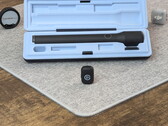 Elgato Wave Go in primo piano, con la custodia e due concorrenti sullo sfondo