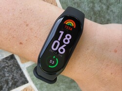 Xiaomi Mi Smart Band 7 è leggera e impermeabile