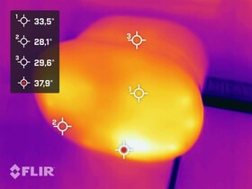 Il punto caldo sulla parte anteriore non è esattamente fresco, a 38°C.