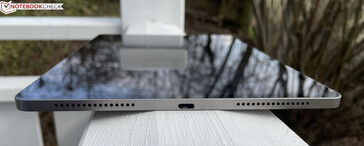 A destra: Altoparlanti, USB-C 2.0, altoparlanti (fonte: Manuel Masiero)