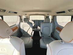 Interni di una Volkswagen ID.Buzz con poltrona da capitano (Fonte: Kirsten Alana)