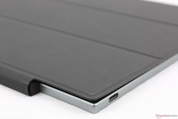 A differenza della maggior parte degli altri monitor e tablet portatili, la custodia in ecopelle inclusa copre solo la parte anteriore o posteriore - non entrambi