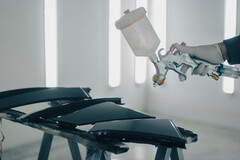 Le celle solari sottilissime di Mercedes Benz possono essere applicate semplicemente alla carrozzeria dell'auto, indipendentemente dalla sua forma o dal suo design (fonte: Esmihel Muhammad via Pexels)