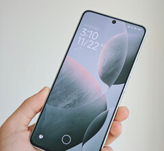 Il Redmi K70E, mostrato qui in una foto di un video trapelato, sarà probabilmente lanciato a livello globale come Poco F6. (Immagine: Weibo)