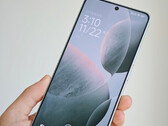 Il Redmi K70E, mostrato qui in una foto di un video trapelato, sarà probabilmente lanciato a livello globale come Poco F6. (Immagine: Weibo)