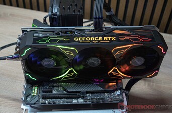 Il KFA2 GeForce RTX 4080 Super SG durante la misurazione del rumore