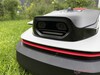La fotocamera e il LED formano un volto sorridente