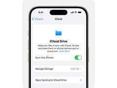 Immagine promozionale di iCloud Drive di Apple visualizzata su un iPhone su sfondo bianco. (Fonte immagine: Apple)