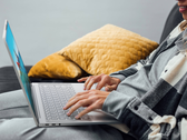 Lenovo Yoga Slim 7 Carbon è ora disponibile con offerte AMD Ryzen 5000. (Fonte immagine: Lenovo)