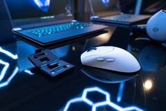 Dell ha lanciato l&#039;Alienware Tri-Mode Wireless Gaming Mouse al CES 2022 (immagine via Dell)