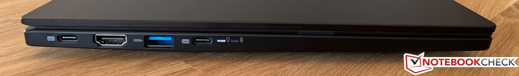 A sinistra: USB-C 3.2 Gen 2 (10 GBit/s, DisplayPort modalità ALT 1.4a, Power Delivery), HDMI 2.0, USB-A 3.2 Gen 1 (5 GBit/s), USB-C 3.2 Gen 2 (10 GBit/s, DisplayPort modalità ALT 1.4a)