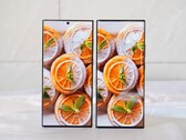 Il Galaxy S22 Ultra accanto all'Axon 40 Ultra. (Fonte: UniverseIce)