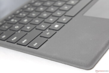 La familiare struttura in Alcantara che è diventata lo standard sulla Surface Pro Type Cover.