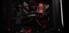 La ROG Maximus XII Extreme integrata in un PC con sistema a liquido personalizzato