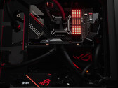 La ROG Maximus XII Extreme integrata in un PC con sistema a liquido personalizzato