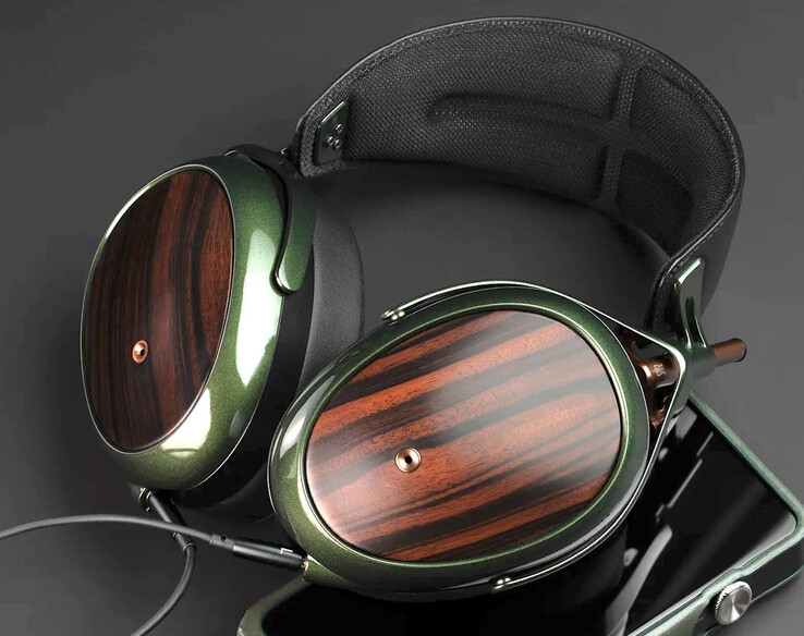 I Meze Audio Strada sono realizzati a mano con legno di ebano Macassar. (Fonte: Meze Audio)