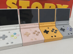 Il Miyoo Mini Flip nei quattro colori proposti per il lancio. (Fonte: u/TenLevels)