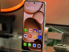 Oppo Find X8 Ultra in recensione. (Fonte: Marcus Herbrich/Notebookcheck)