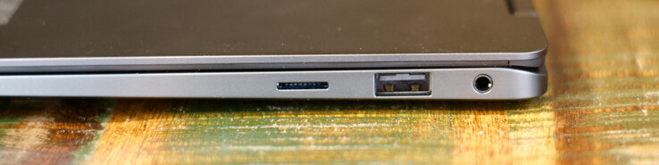 lettore di schede microSD; USB Tipo-A (3.2), jack per cuffie da 3,5 mm