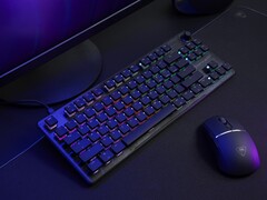 Tastiera Turtle Beach Vulcan II TKL e mouse da gioco wireless Burst II Pro sul desktop (Fonte: Turtle Beach PR)