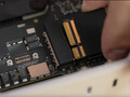 L'"SSD rimovibile" nel Mac Studio è solo un modulo di archiviazione grezzo con controller/ponti NAND. (Fonte: Max Tech su YouTube)