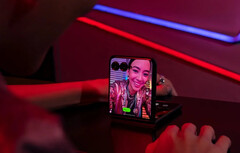 Non è chiaro l'aspetto del Razr 50s in questa fase, Razr 50 Ultra nella foto. (Fonte: Motorola)