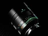 L'obiettivo 7Artisans 75 mm f/1.25 di seconda generazione è dotato di scritte fosforescenti. (Fonte: 7Artisans)