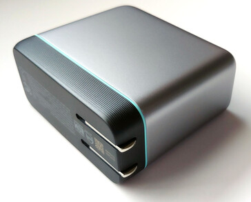 Vista dei lati sinistro, inferiore e posteriore.