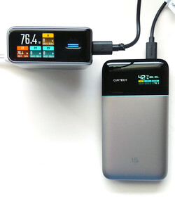 Cuktech 10 Ultra ricarica velocemente un power bank Cuktech 15 Air.