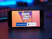 Campagna pubblicitaria di GTA 6 per PS5 visualizzata su uno smartphone