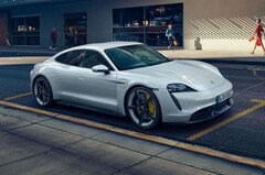 La Porsche Taycan Turbo S ha superato la Tesla Model S Plaid stabilendo un nuovo record sul giro sulla Nordschleife (Immagine: Porsche)