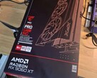 La variante XFX Pro Gaming della prossima Radeon RX 9060 XT. (Fonte immagine: uesato_hinata su Reddit)