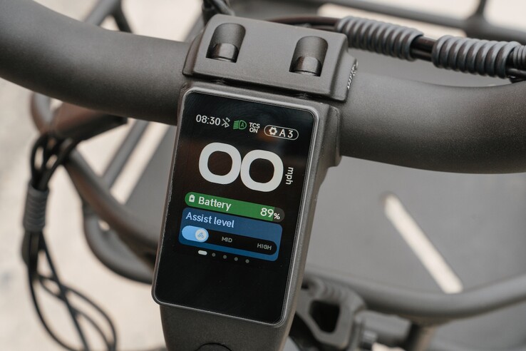 Display da 2,4" con funzioni di navigazione.