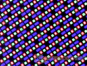 Disposizione dei subpixel OLED RGB