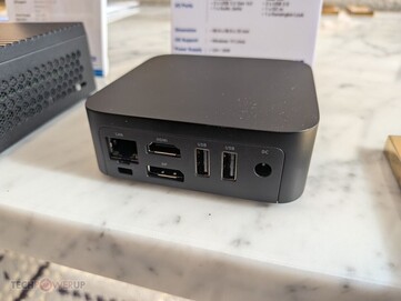 Porte di ECS Liva Z4. (Fonte: TechPowerUp)