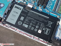 La batteria da 42 Wh sotto il coperchio inferiore