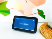 L’Amazon Echo Show nella foto dovrà presto affrontare la concorrenza di Apple.
