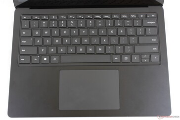 Stessa tastiera e layout del Surface Laptop 3 15". Non ci sono tasti ausiliari o lettori di impronte digitali