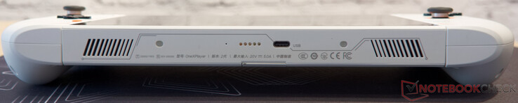 in basso: pin per collegare la tastiera, USB C 3.2 con alimentazione e DisplayPort