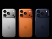 Tre unità di Apple iPhone 17 Pro nelle finiture argento, arancione e blu scuro (Fonte immagine: Apple)