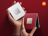 Il Mix Flip 2 Diamond Limited Edition è disponibile nelle opzioni di colore Cherry Red e Glacier White. (Fonte immagine: Xiaomi)