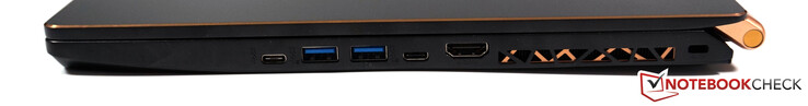 A destra: USB-C 3.2 Gen1, 2x USB-A 3.2 Gen2, Thunderbolt 3, HDMI 2.0, Kensington lock
